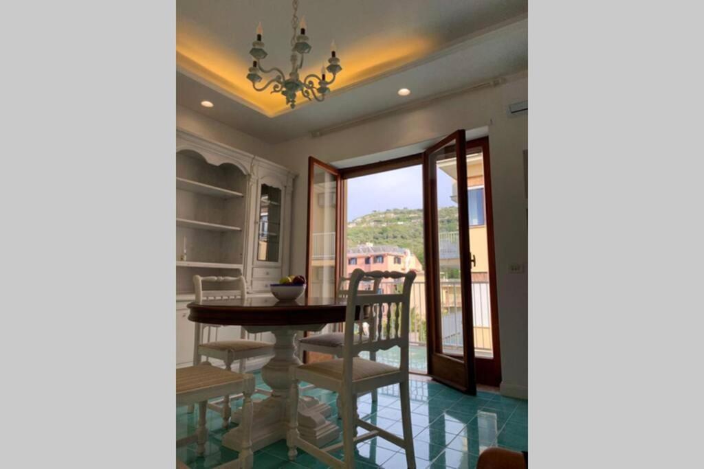 Апартаменты Super Attico Vista Mare Con Piscina Сорренто Экстерьер фото