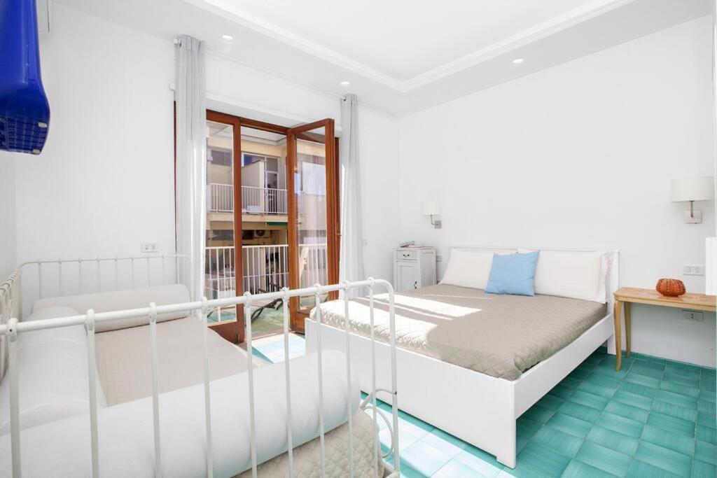 Апартаменты Super Attico Vista Mare Con Piscina Сорренто Экстерьер фото