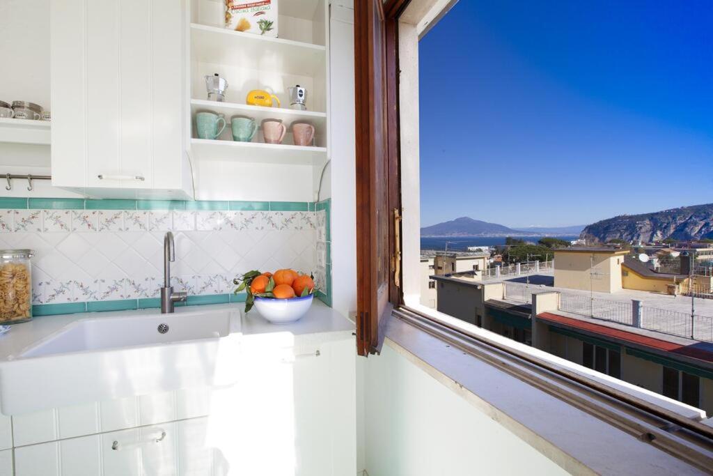 Апартаменты Super Attico Vista Mare Con Piscina Сорренто Экстерьер фото